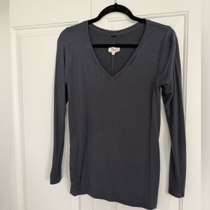 Lou & Grey Signaturesoft Dark Gray V-Neck Long Sleeve w/ Split Sides